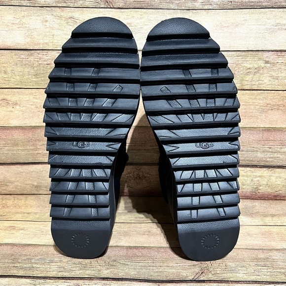 Ugg Toggle Rising Ankle Boots - Picture 10 of 10